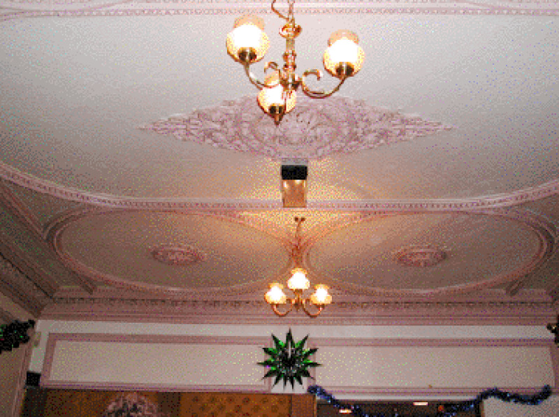 The plasterwork continued in the bar. Only visible from the floor after
4 bottles of Landlord.